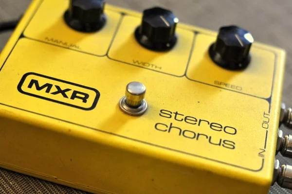 MXR Stereo Chorus 1979 ビンテージ MXR Stereo Chorus (Vintage original) - YouTube